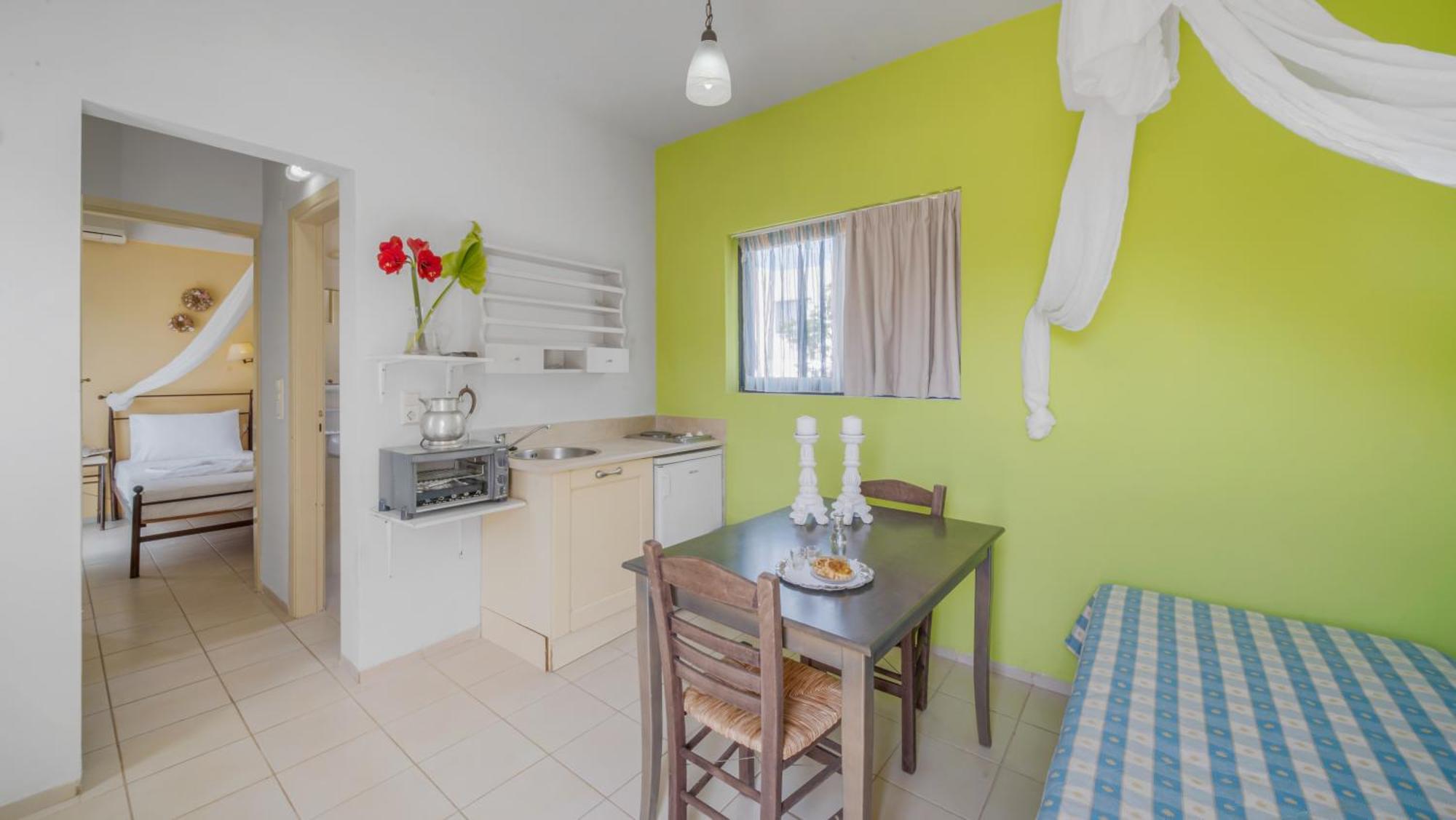 Golden Bay Hotel Apartments Малиа Номер фото
